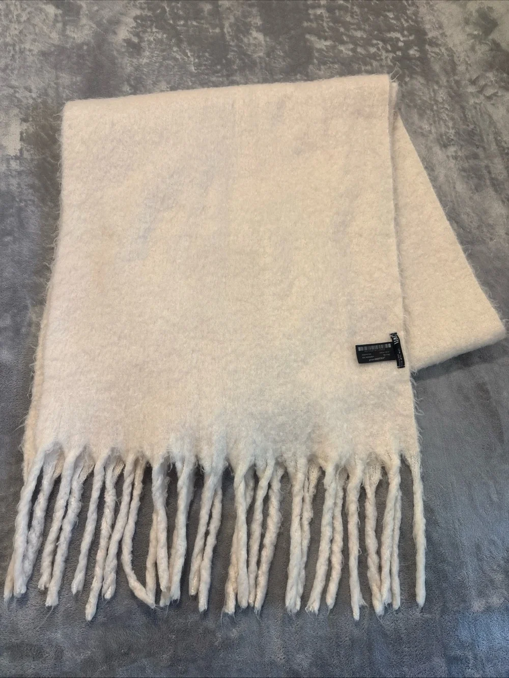 Zara Women's Fringed Wide Soft Off White Scarf Over The Shoulder Wrap